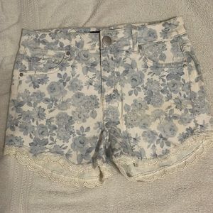 Women’s size 25 blue and white flowered denim shorts by Tinsel.